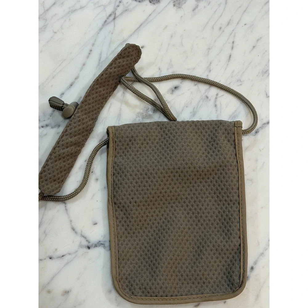 Victorinox Swiss Army Travel Neck Pouch Passport Holder Tan Khaki Nylon Bag